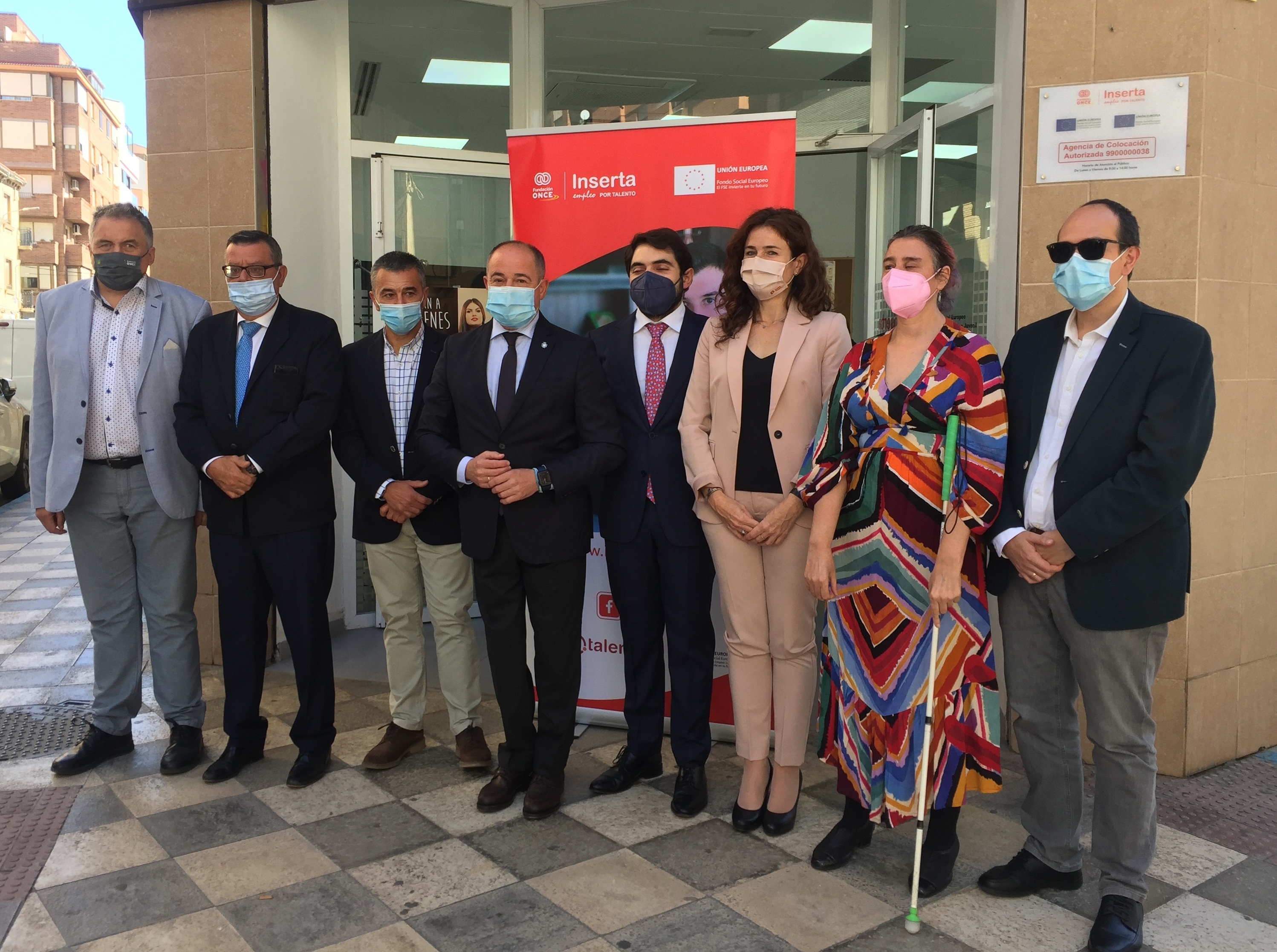 Foto de familia en la nueva sede