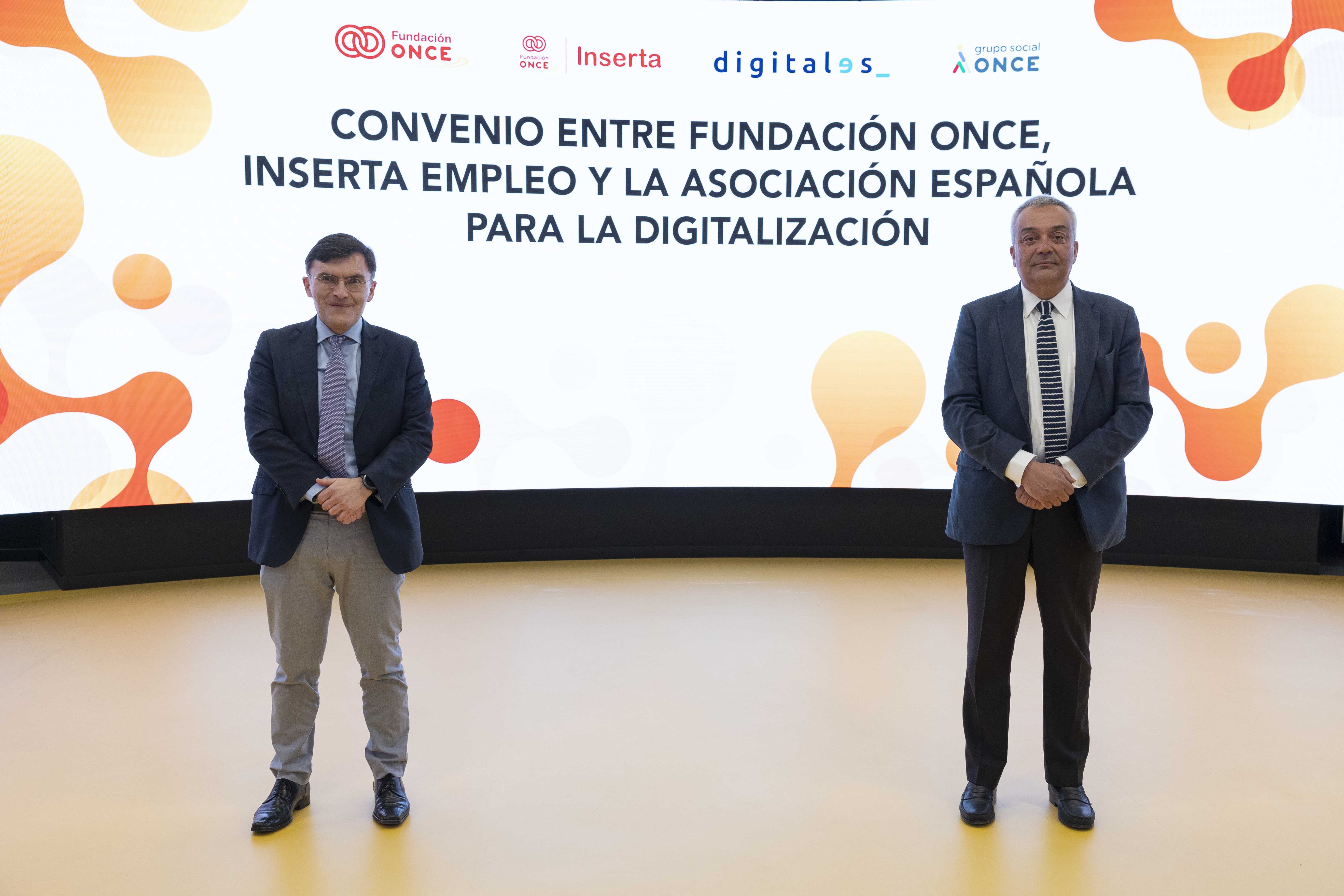 Foto de Alberto Durán y Víctor Calvo-Sotelo de pie