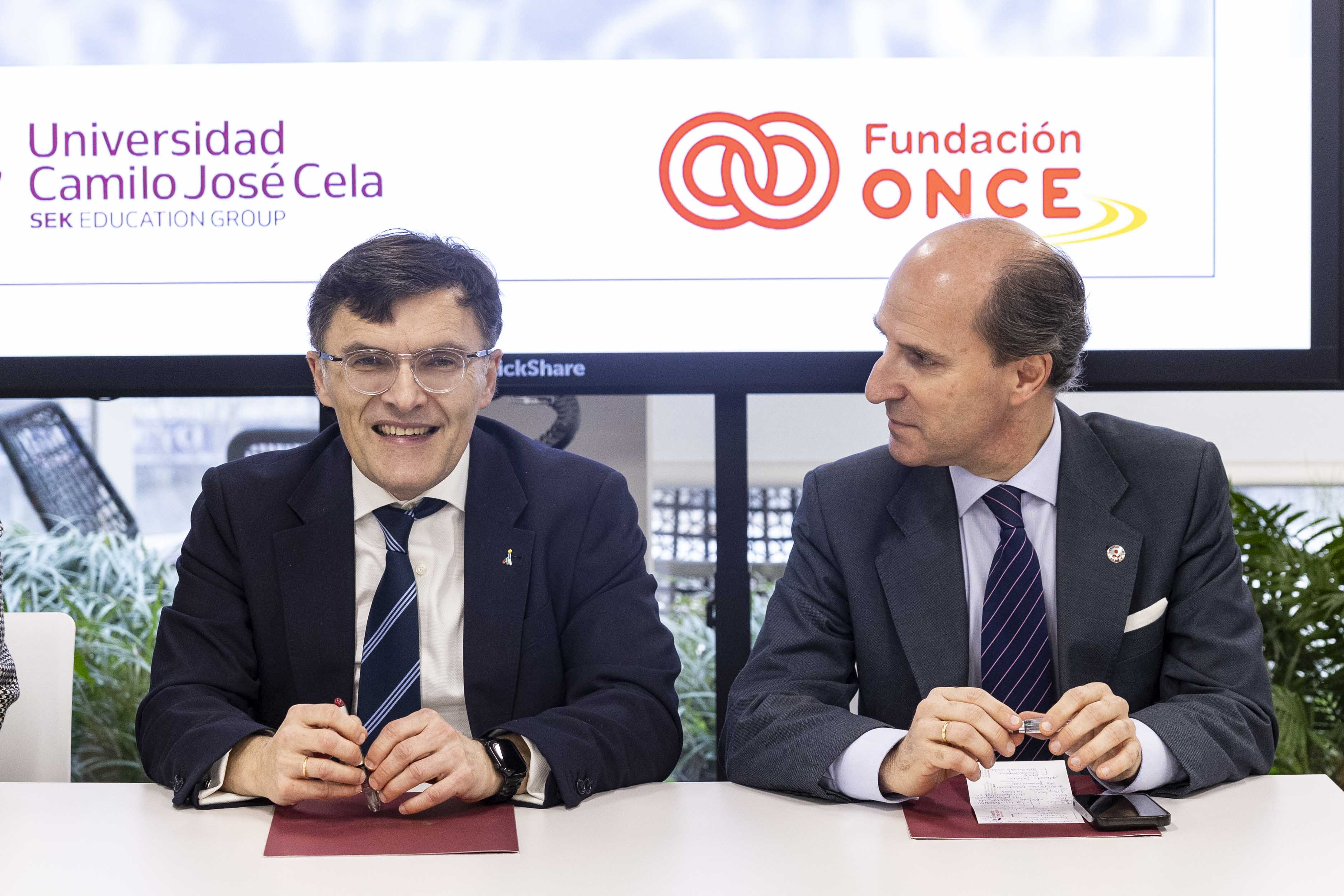 Foto de los firmantes del acuerdo