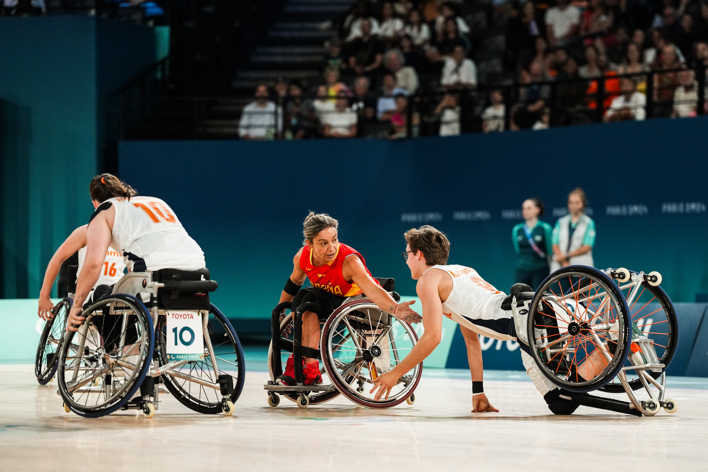 Foto del equipo femenino de baloncesto en silla en París