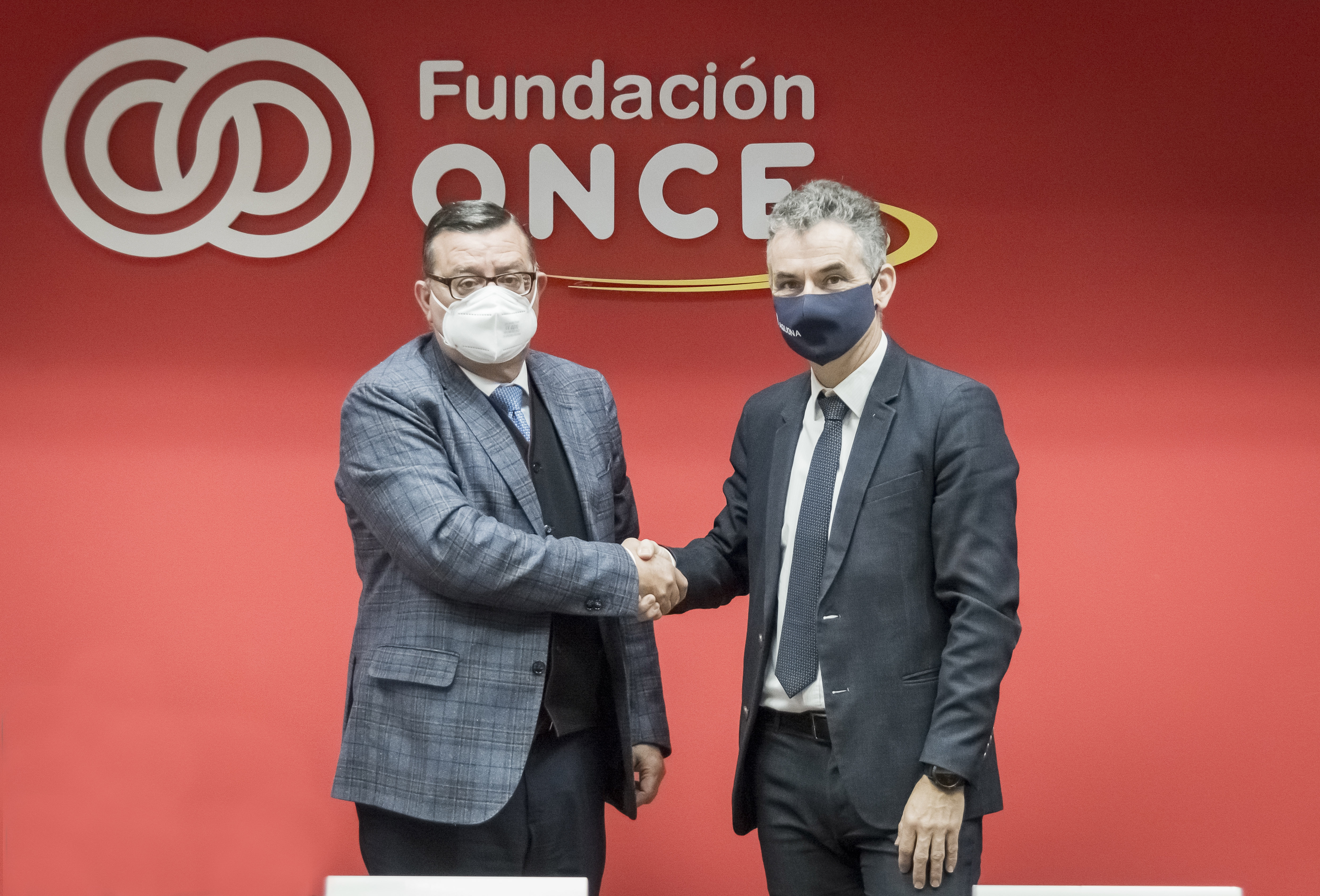 Fotografía de los firmantes del acuerdo