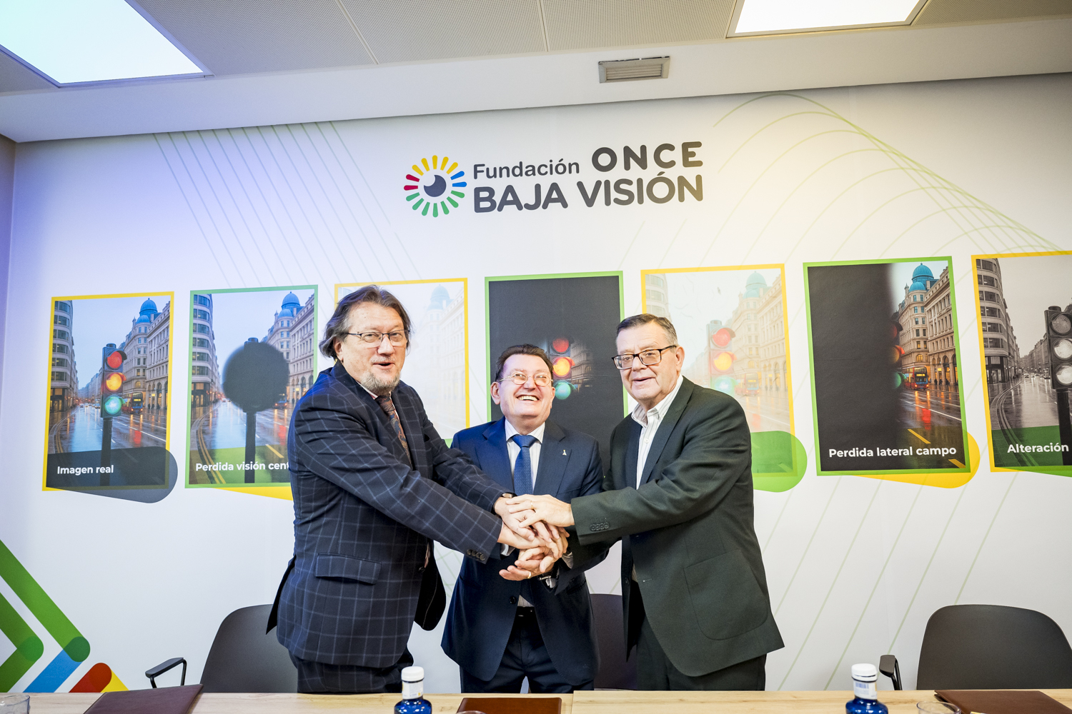 Foto de los firmantes