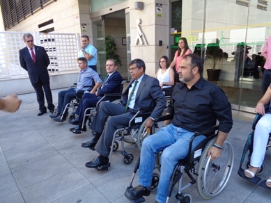 Foto de un momento de uno de los simulacros de discapacidad