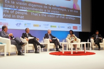 Foto de los intervinientes en la mesa