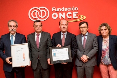 foto de familia tras la entrega de los certificados