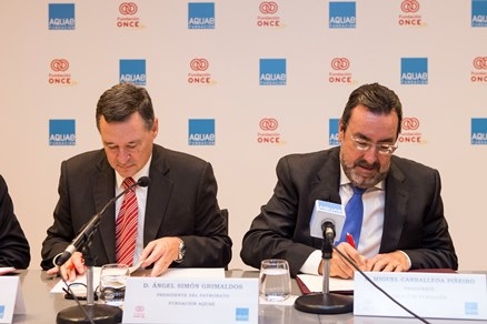 Foto de la firma del convenio
