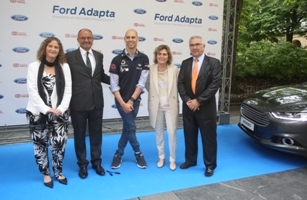 Foto de familia de las personas que han participado en la presentación