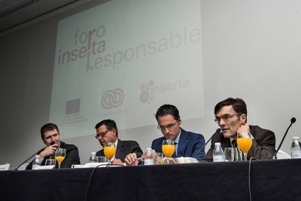 Foto de los integrantes de la mesa de presentación