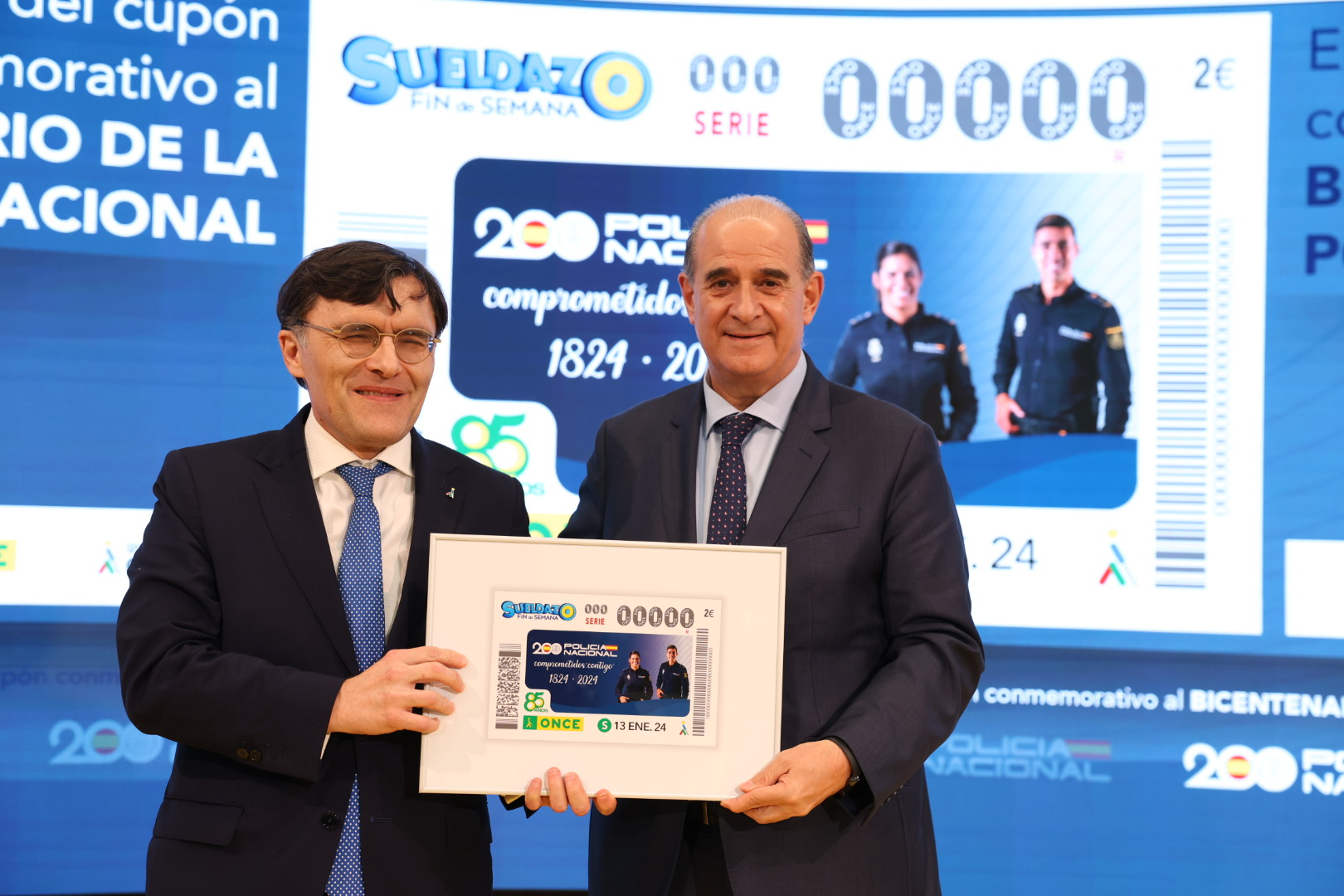 Foto del acto de entrega del cupón en Por Talento Digital de Fundación ONCE