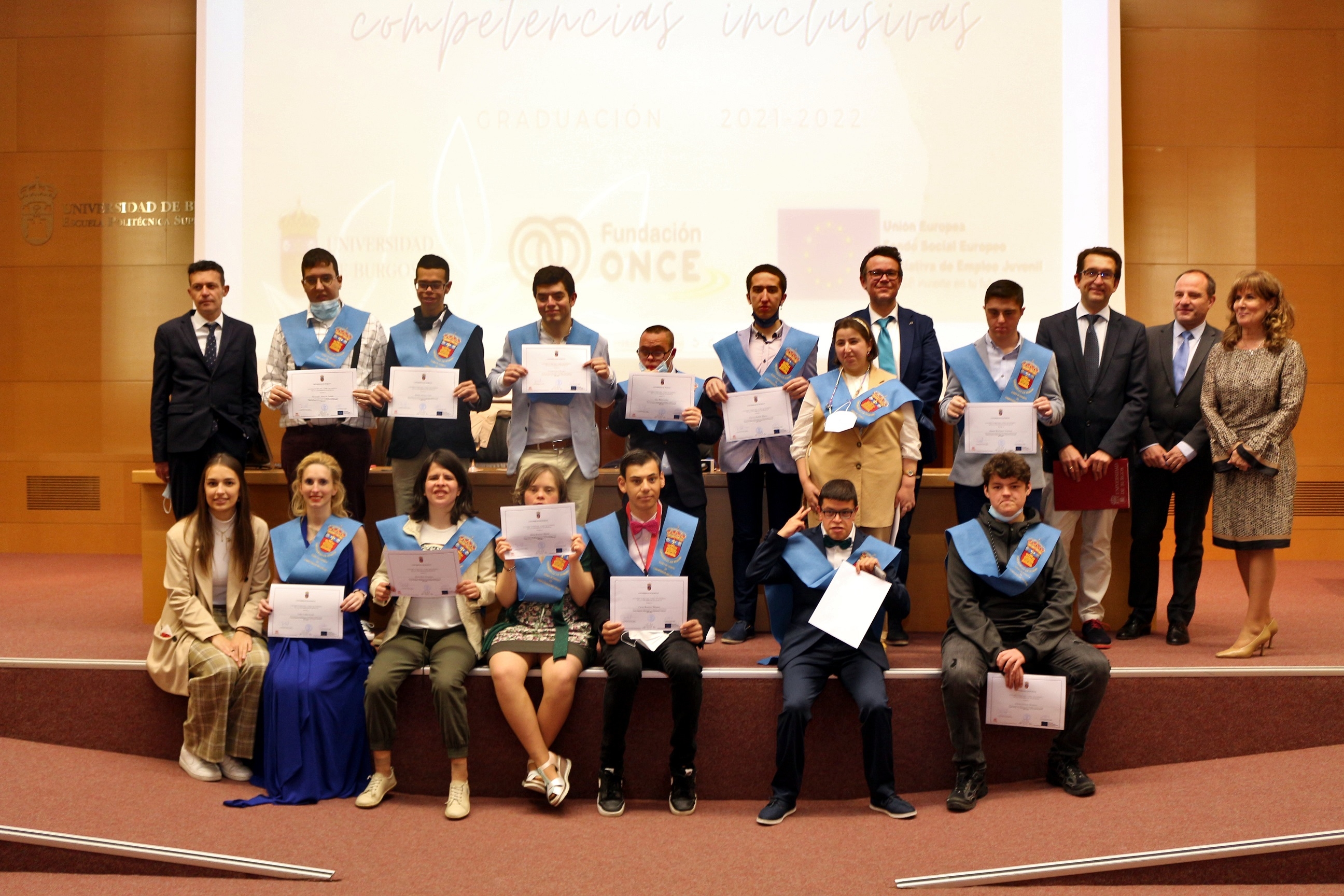 Foto de familia con los alumnos