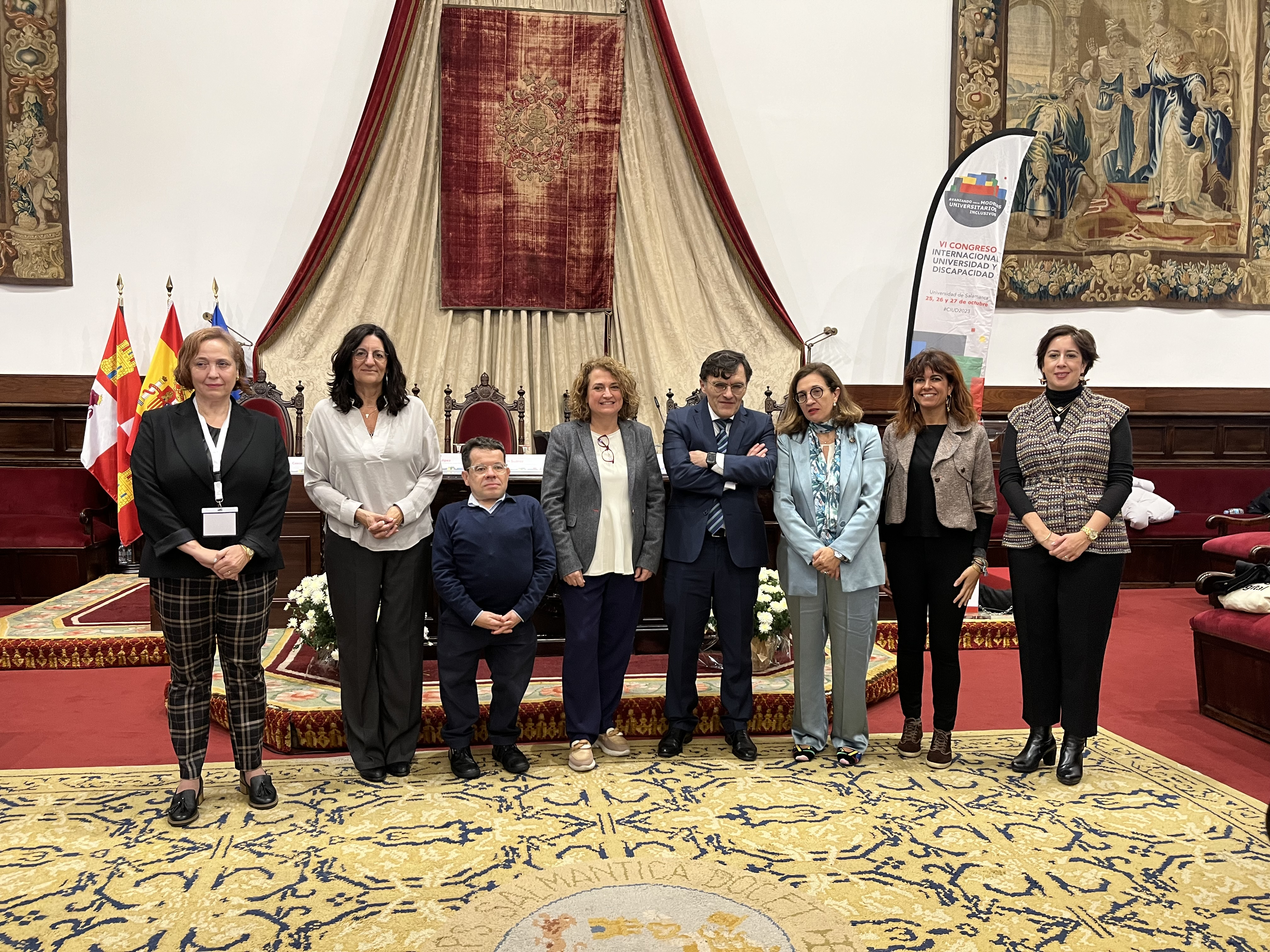 Fotografía de familia en la inauguraciòn del Congreso