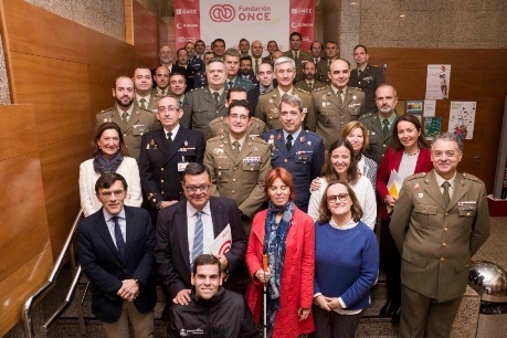 Foto de familia de todos los asistentes