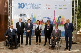 Foto de familia de las personas que han intervenido