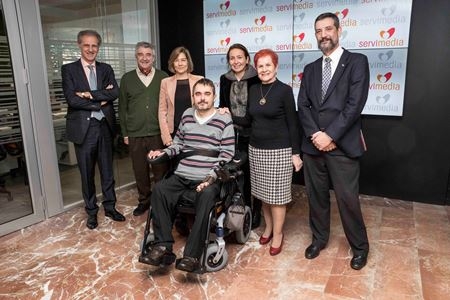 Foto del saludo tras la presentación