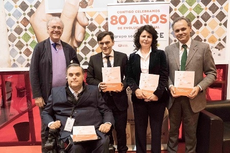 Foto de familia con el observatorio