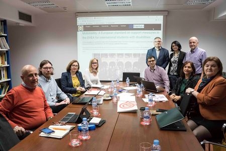 foto de las personas que participan en la reunión