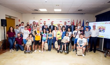 Foto de familia de los alumnos y alumnas de campus