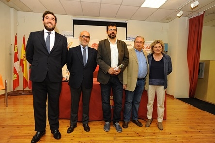 Foto de las personas que han participado en la firma dl convenio