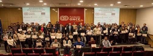 Foto con todos los becados