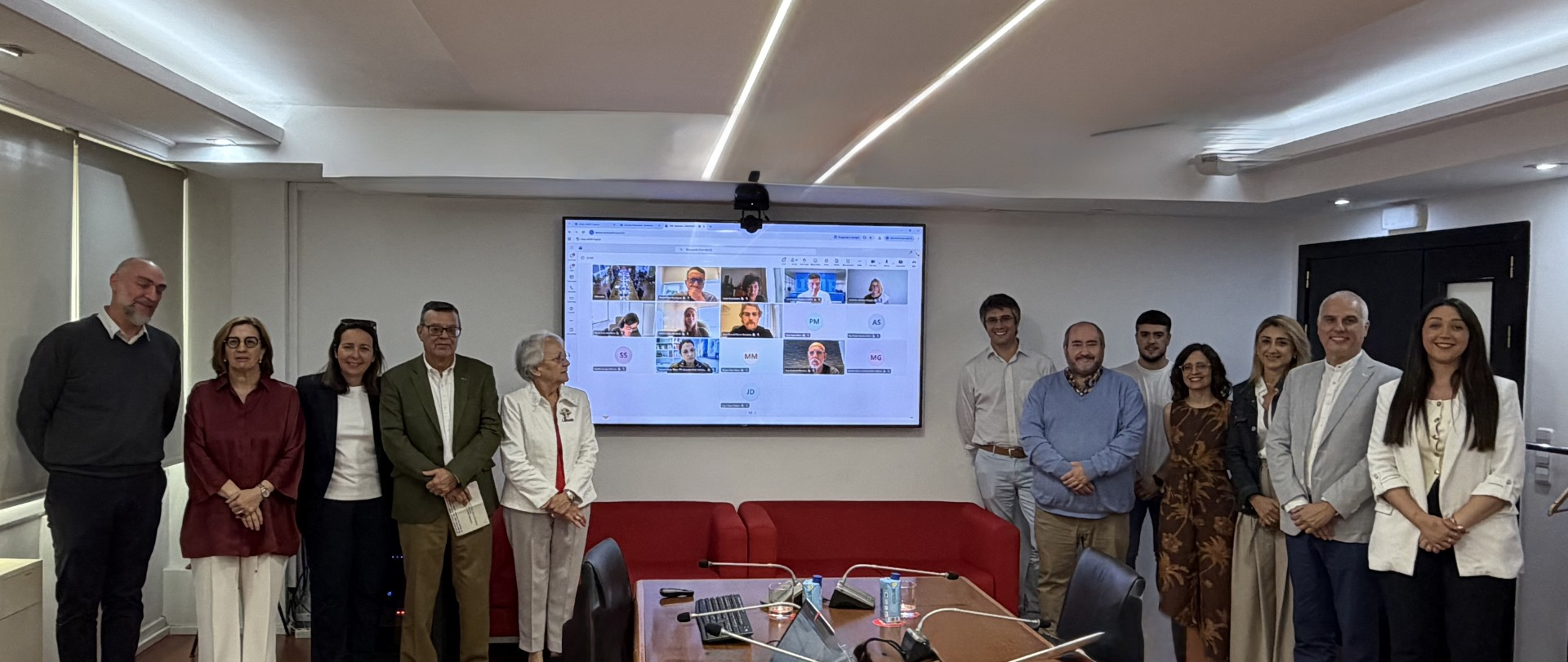 Foto de la reunión en Fundación ONCE