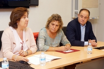 foto de las personas intervinientes en la presentación