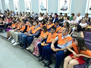 Momento de la graduación de alunmos/as en la Universidad de Alicante en 2019
