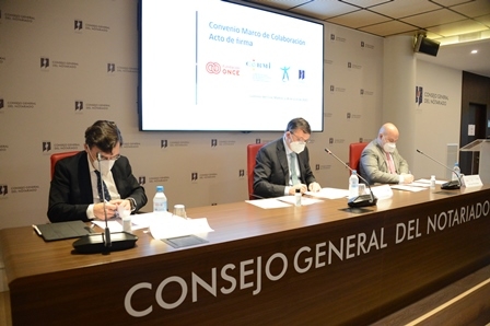 Imagen de los firmantes en el Consejo General del Notariado