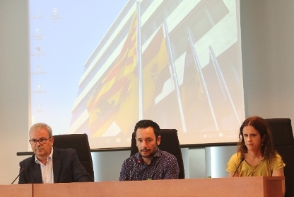 Foto de la mesa de inauguración