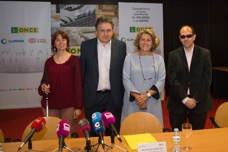 Foto de familia tras la presentación