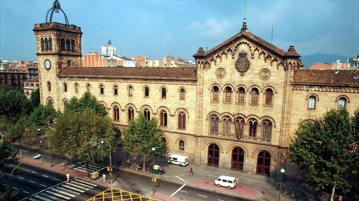 Fachada de la Universidad de Barcelona