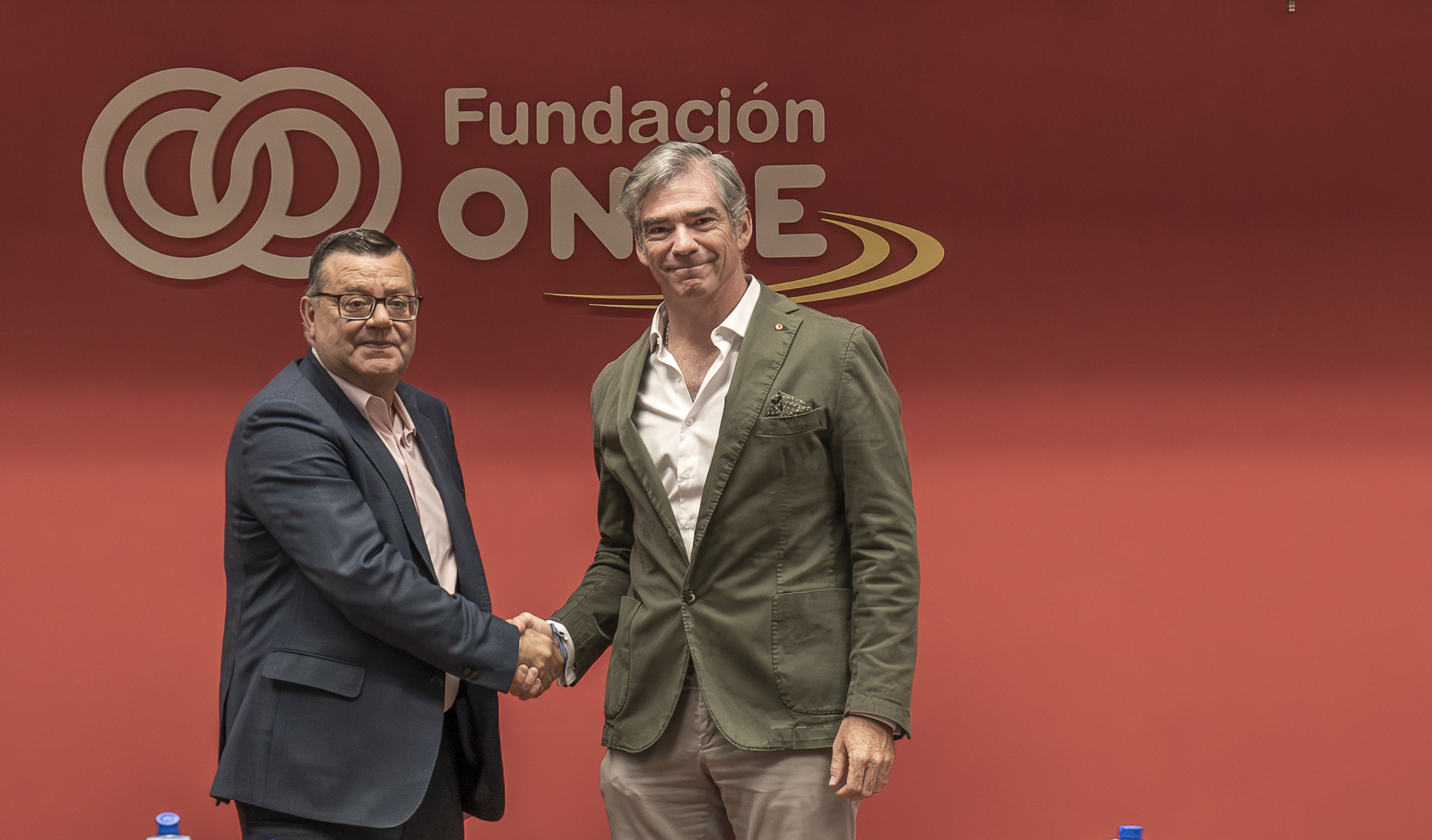 Fotografía de los firmantes del acuerdo