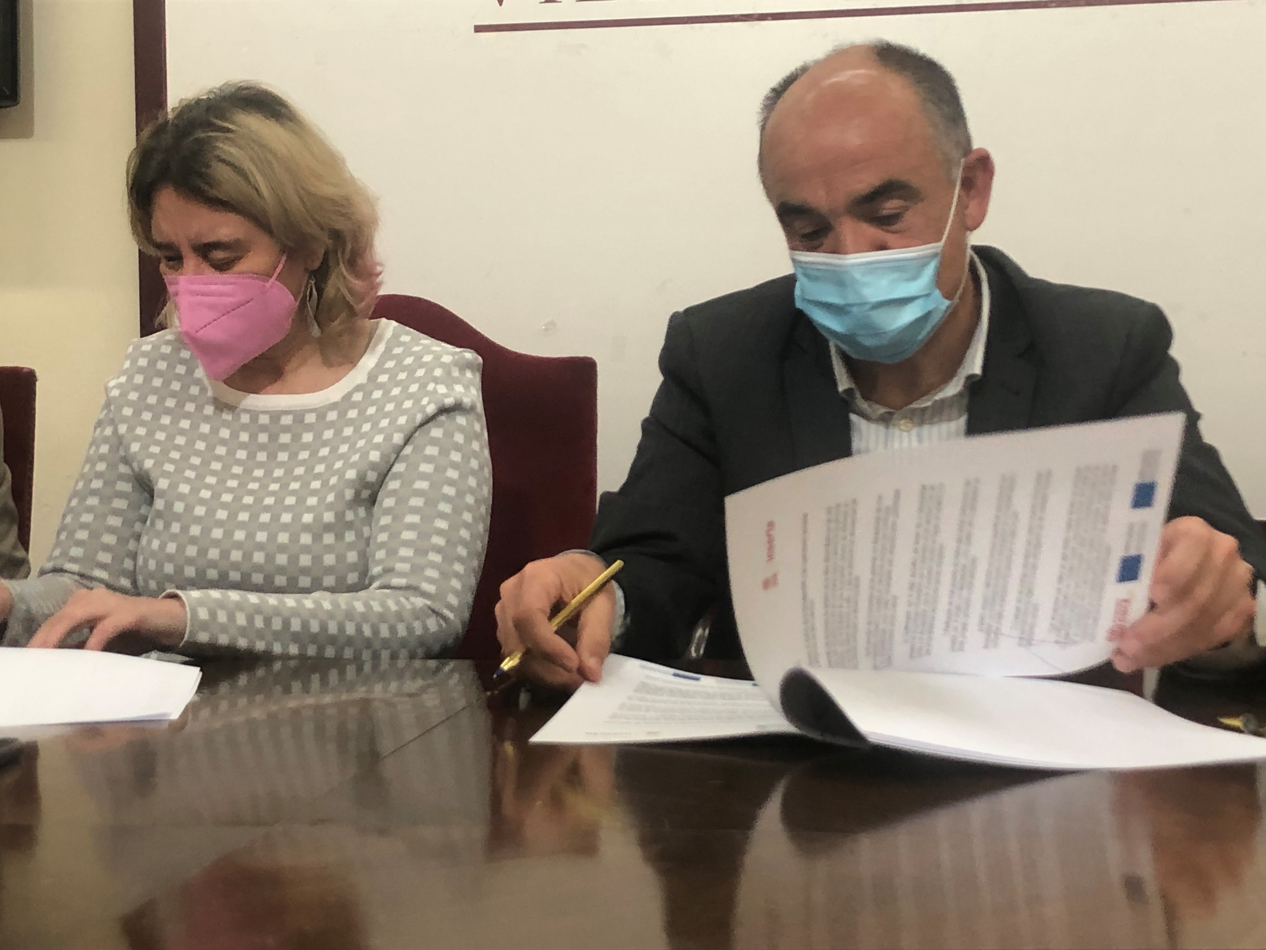 Foto de los firmantes