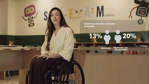 Foto, chica en silla de ruedas.