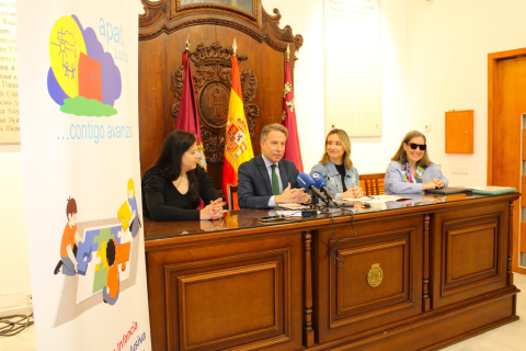Foto proyecto de apoyo a la educación de niños con discapacidad en 10 colegios de Lorca. 