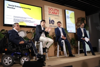 Fotografía de la presentación del estudio con todos los participantes