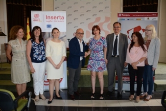 Foto de familia tras la firma del convenio