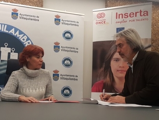 Foto del momento de la firma del convenio