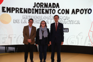 Foto de familia en la sede de Por Talento Digital de Fundación ONCE