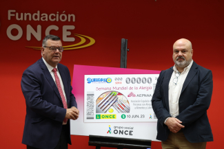 Fotografía de la presentación del cupón en la sede de Fundación ONCE