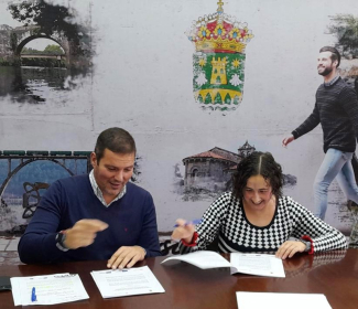 Fotografía de la firma de convenio