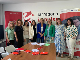 Foto de familia tras la firma del acuerdo