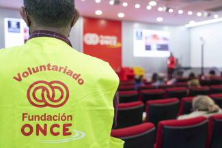 Voluntario de Fundación ONCE