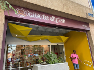 Foto de la entrada a la sede de Por Talento Digital de Fundación ONCE en Madrid