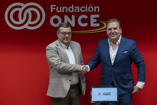 Foto de los firmantes del acuerdo en la sede de Fundación ONCE