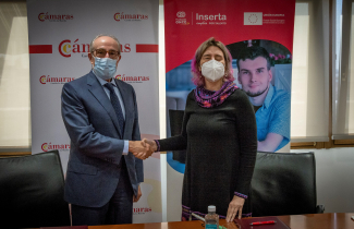 Foto de los firmantes en Fundación ONCE