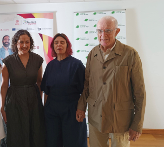 Foto del acto de firma del acuerdo