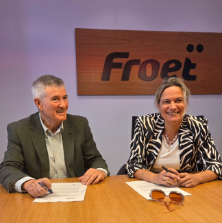 Foto del acto de presentación del acuerdo en Murcia