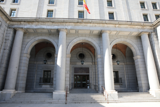 Fotografía de la fachada de un Ministerio