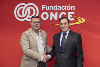 Fotografía de los firmantes del acuerdo en Fundación ONCE