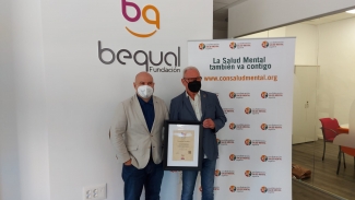 Fotografía de la entrega del Sello Bequal Plus a SALUD MENTAL ESPAÑA
